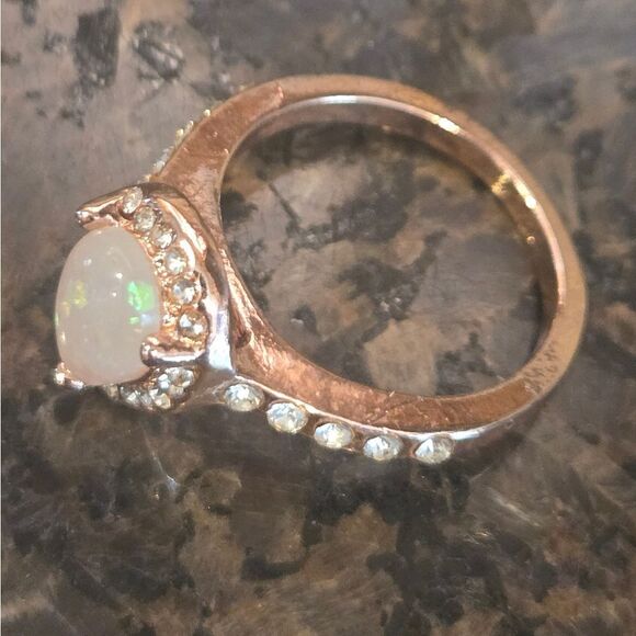 Elegant Rose Goldtone Faux Opal Ring Size 7 NWT - Picture 4 of 6